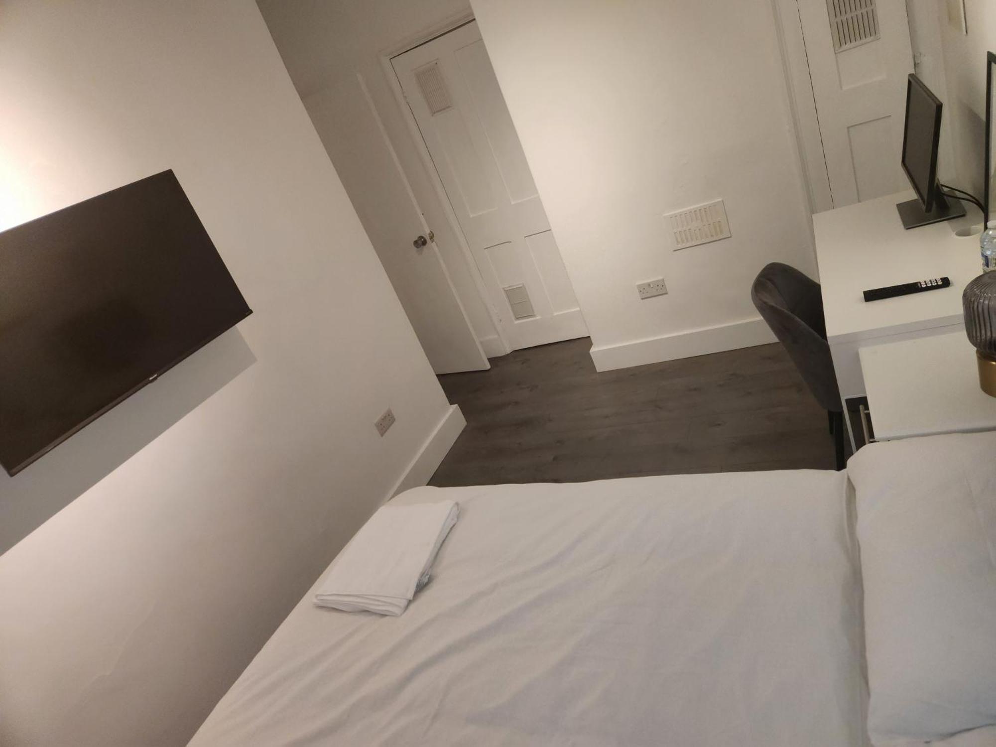 Flat With Work Station, Monitor, Smart Tv & Netflix Londres Exterior foto