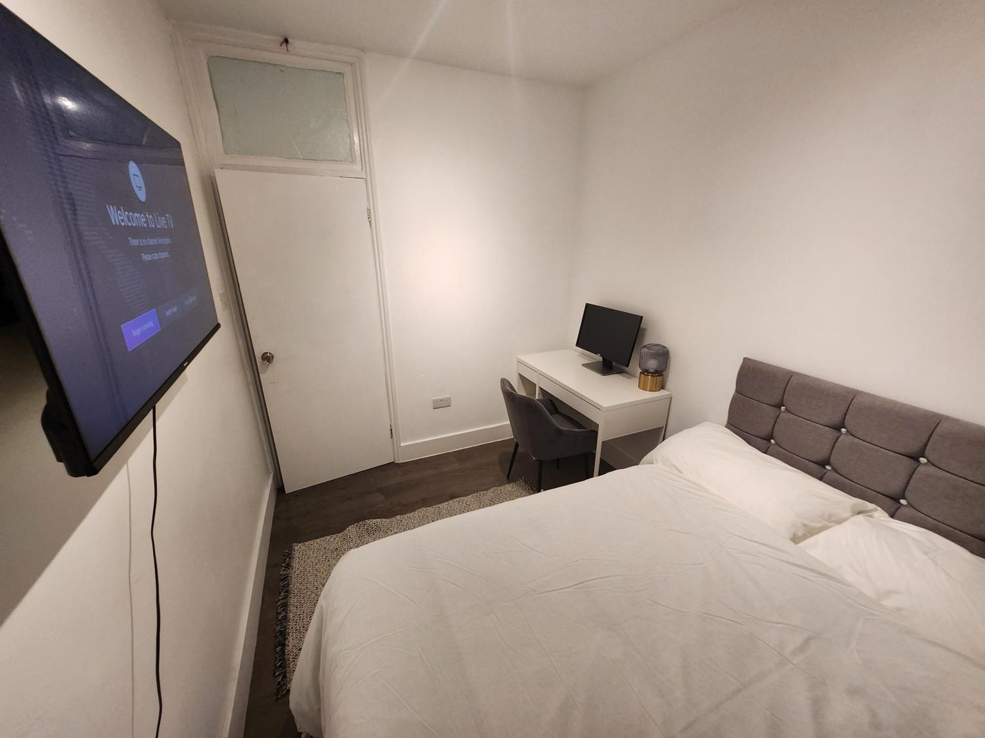 Flat With Work Station, Monitor, Smart Tv & Netflix Londres Exterior foto