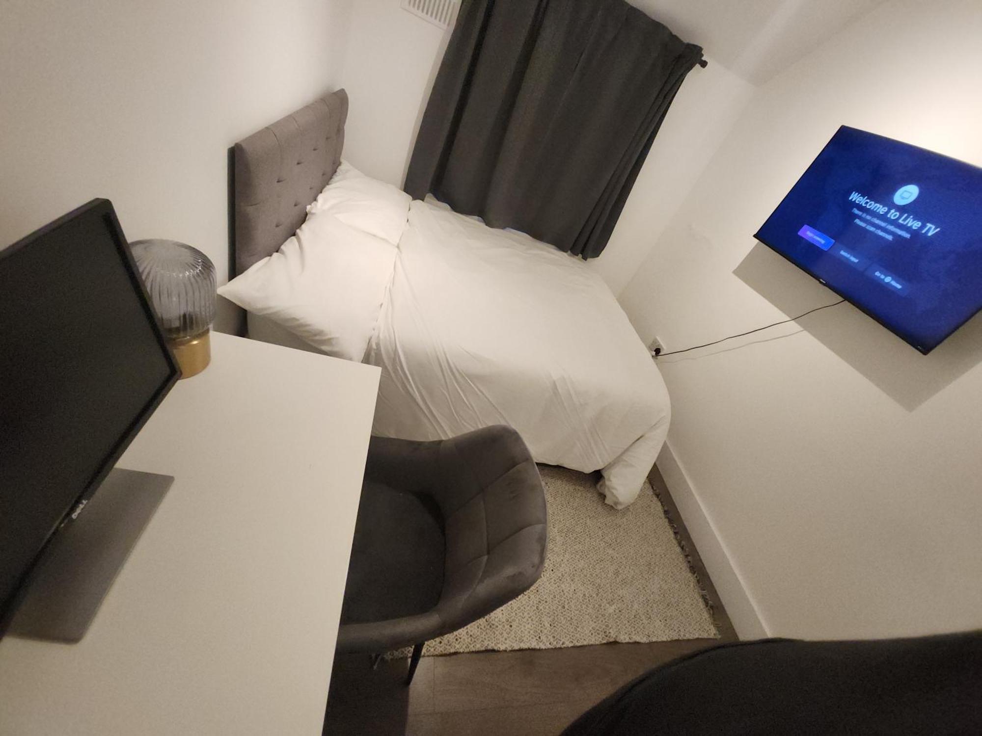 Flat With Work Station, Monitor, Smart Tv & Netflix Londres Exterior foto