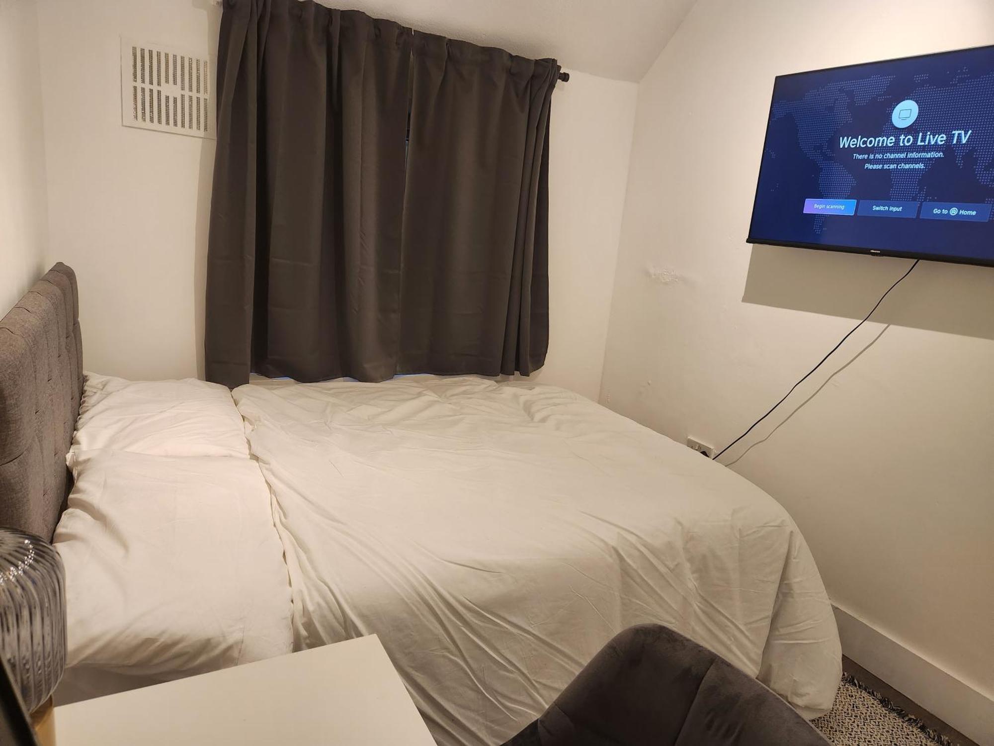 Flat With Work Station, Monitor, Smart Tv & Netflix Londres Exterior foto