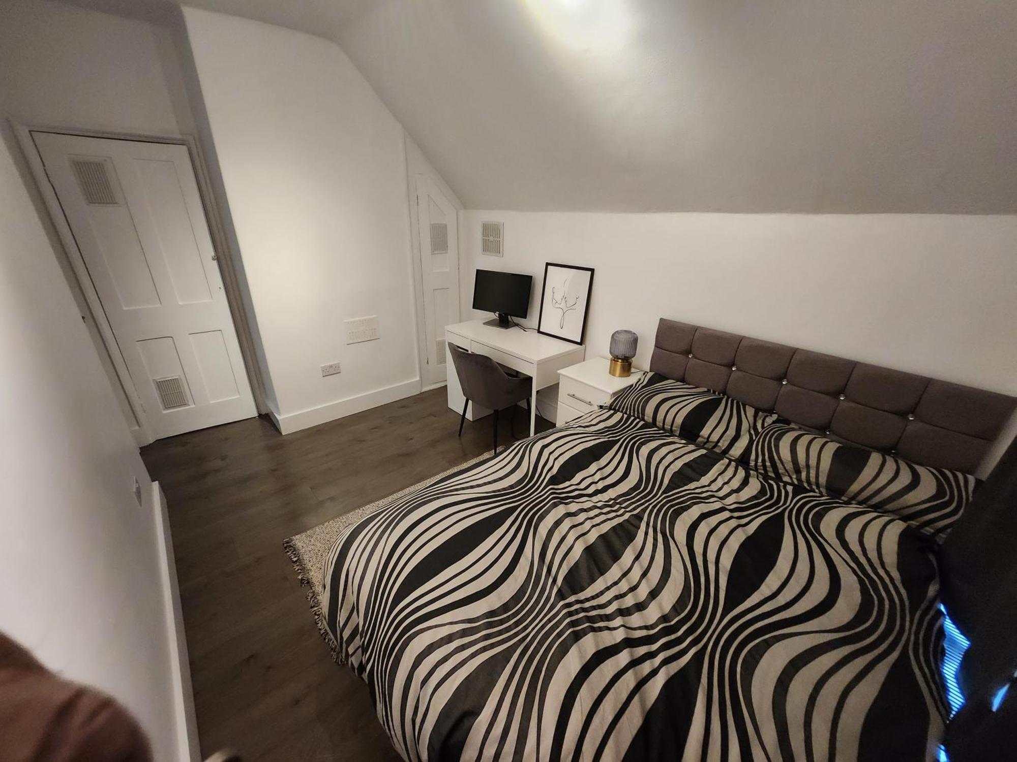 Flat With Work Station, Monitor, Smart Tv & Netflix Londres Exterior foto