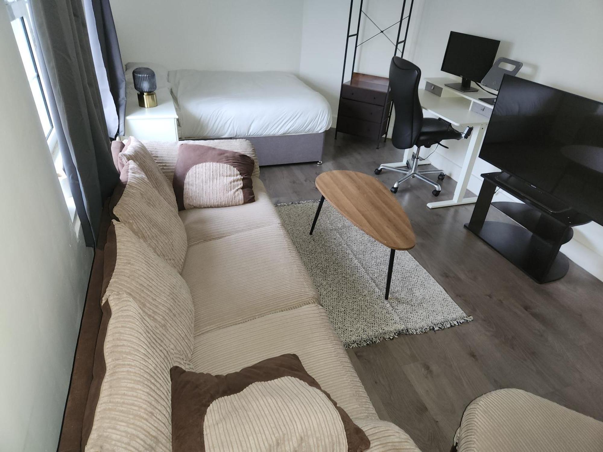 Flat With Work Station, Monitor, Smart Tv & Netflix Londres Exterior foto