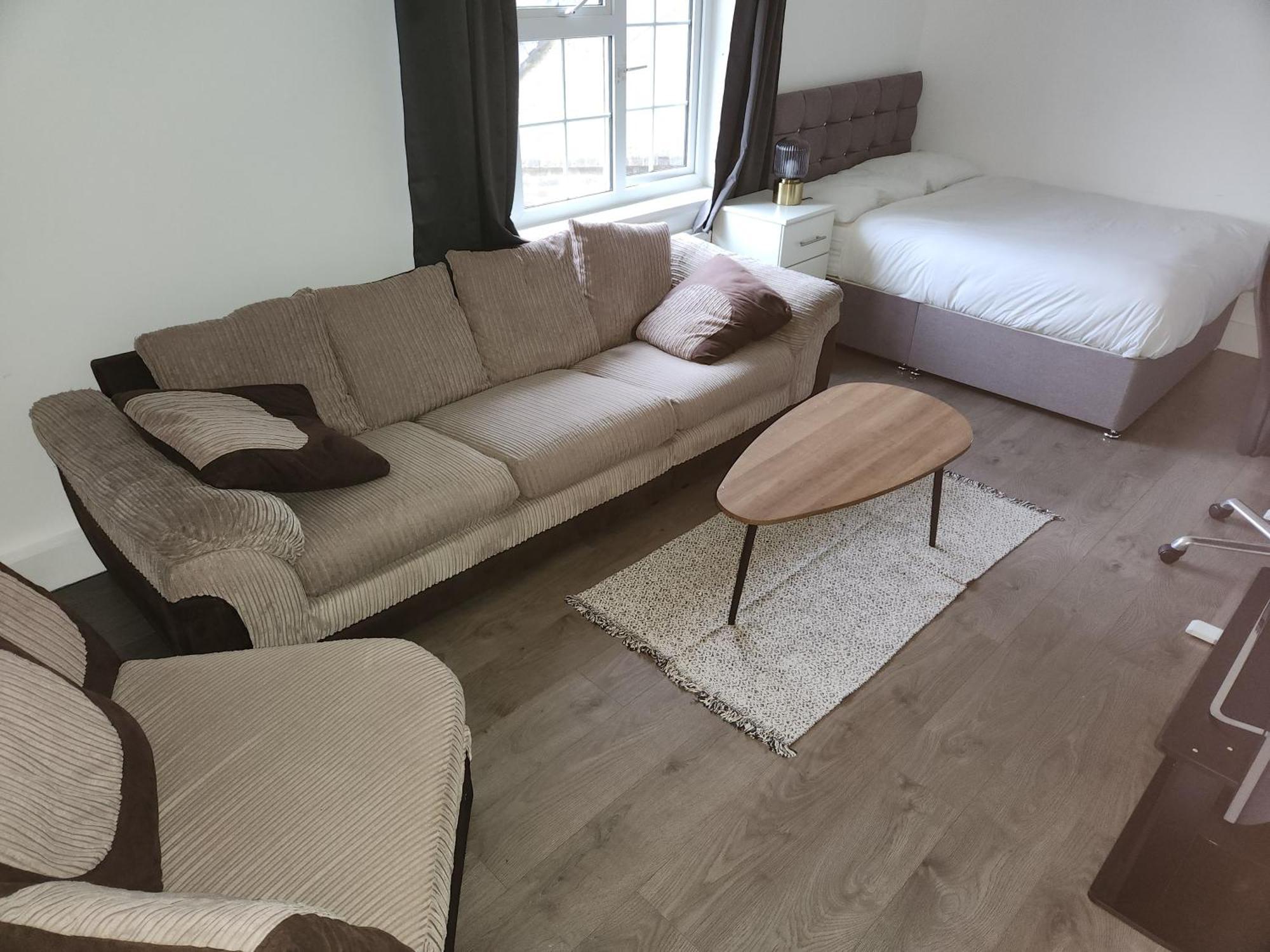 Flat With Work Station, Monitor, Smart Tv & Netflix Londres Exterior foto